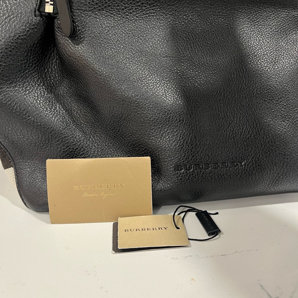 Burberry Maidstone Black Pebbled Leather Shoulder Bag - Picture 7 of 9